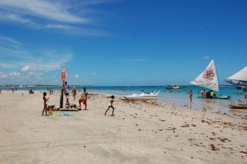 playa y veleros en Porto de Galinhas